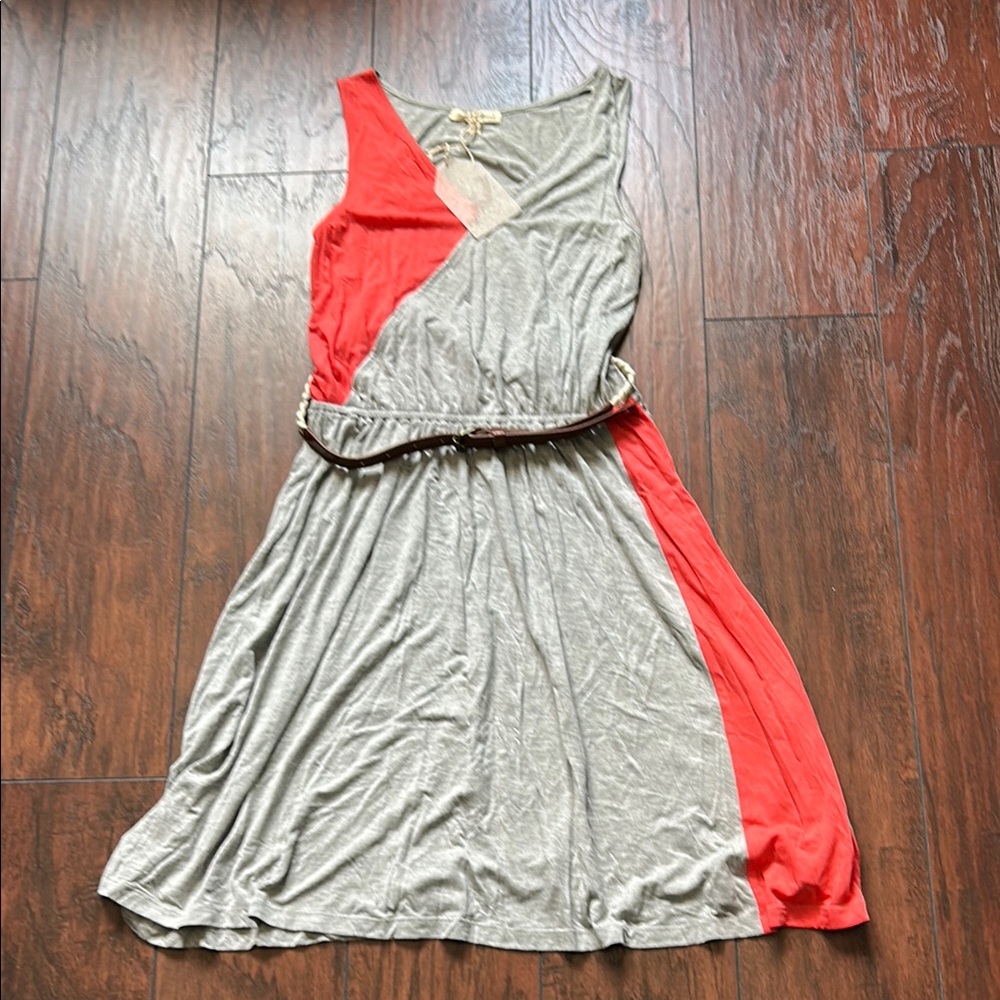 Hem & Thread Two-Tone V-Neck Dress in Gray and Coral